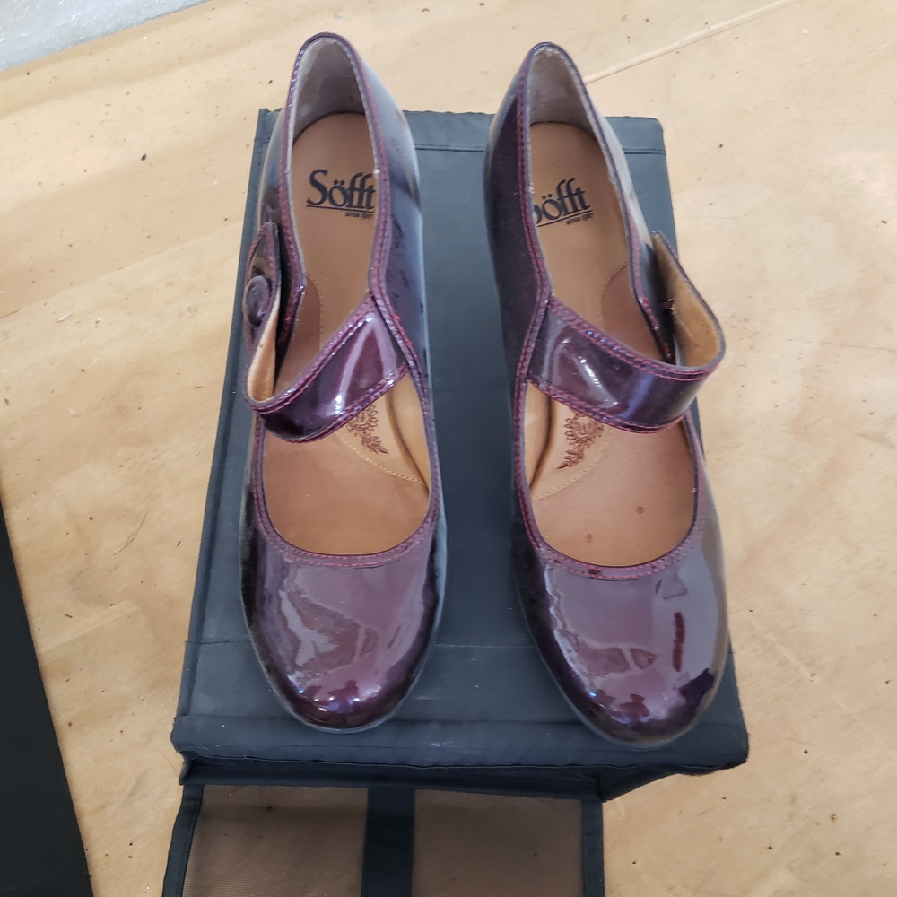 Sofft Women's Glossy Purple Mary Jane Heels